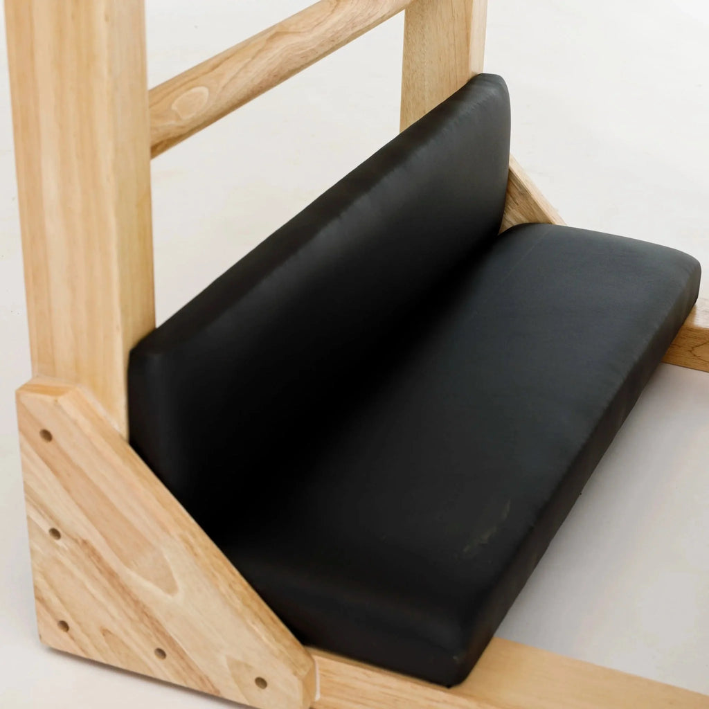 Cale-pied rembourré antidérapant pour un appui stable et confortable lors des exercices sur Ladder Barrel Pilates